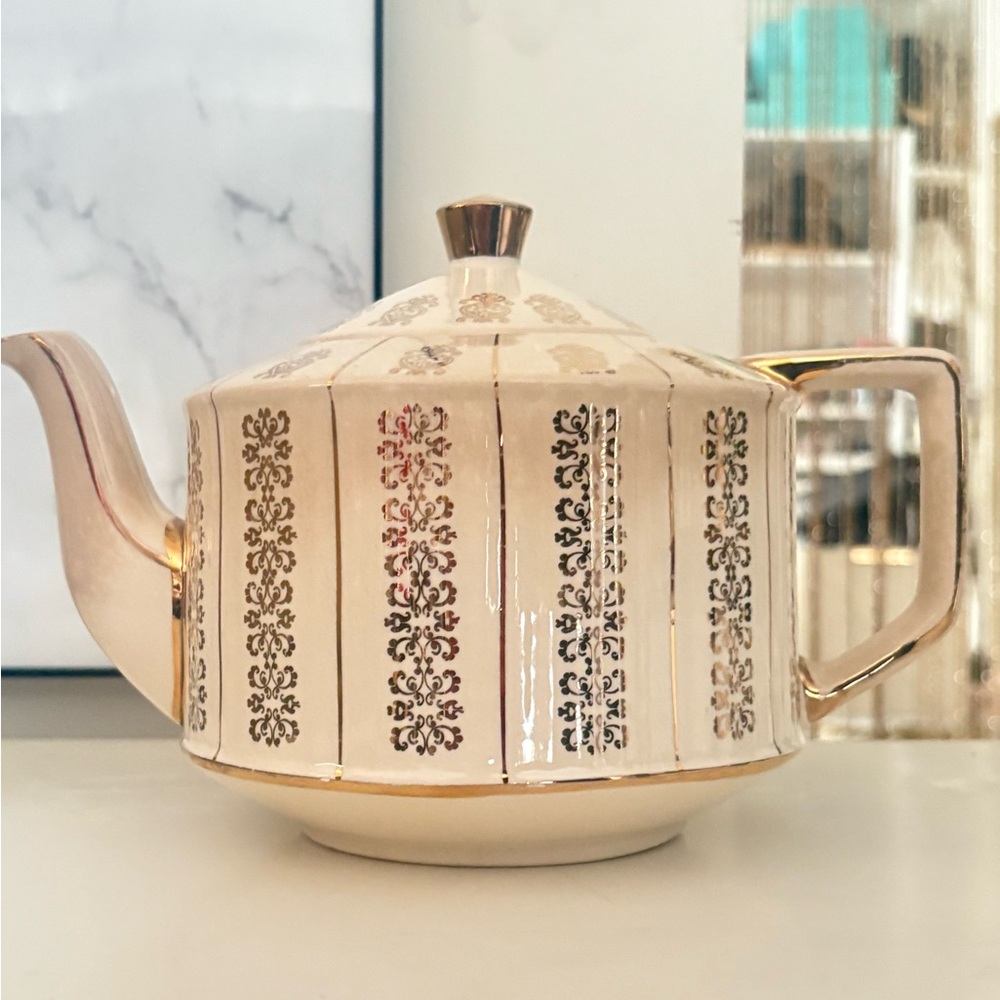 🏡Sadler England Elegant Gold and Cream Teapot
